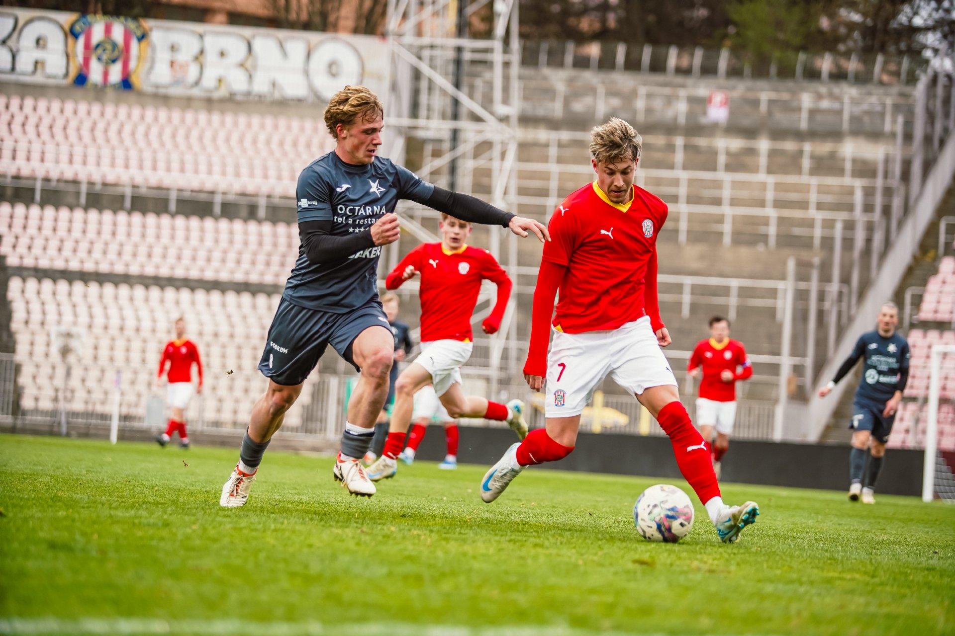 B��ko potvrdilo skv�lou formu rem�zou s Krom����