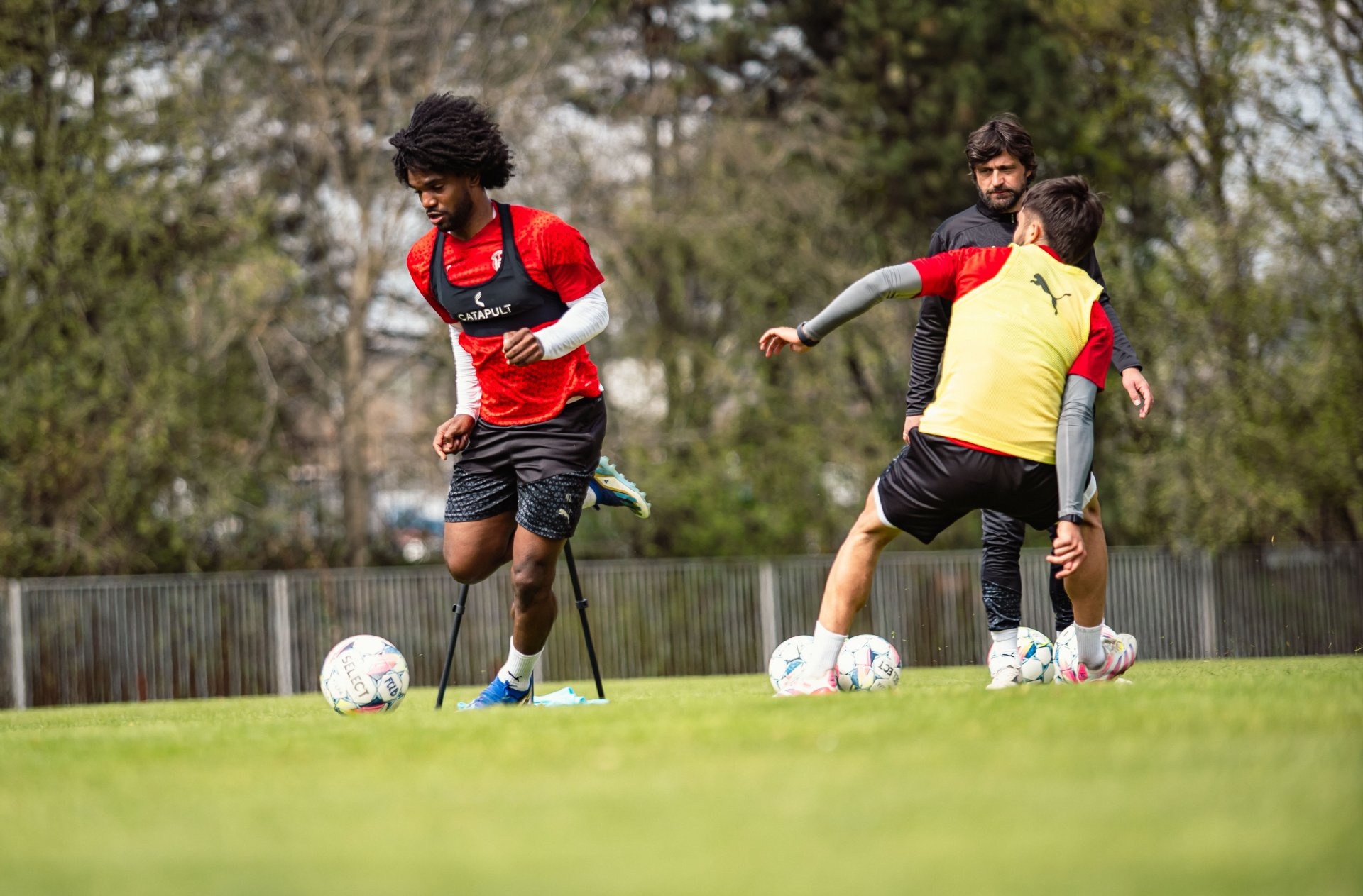 Zbrojovka uvolnila Mackleythera a Tomana