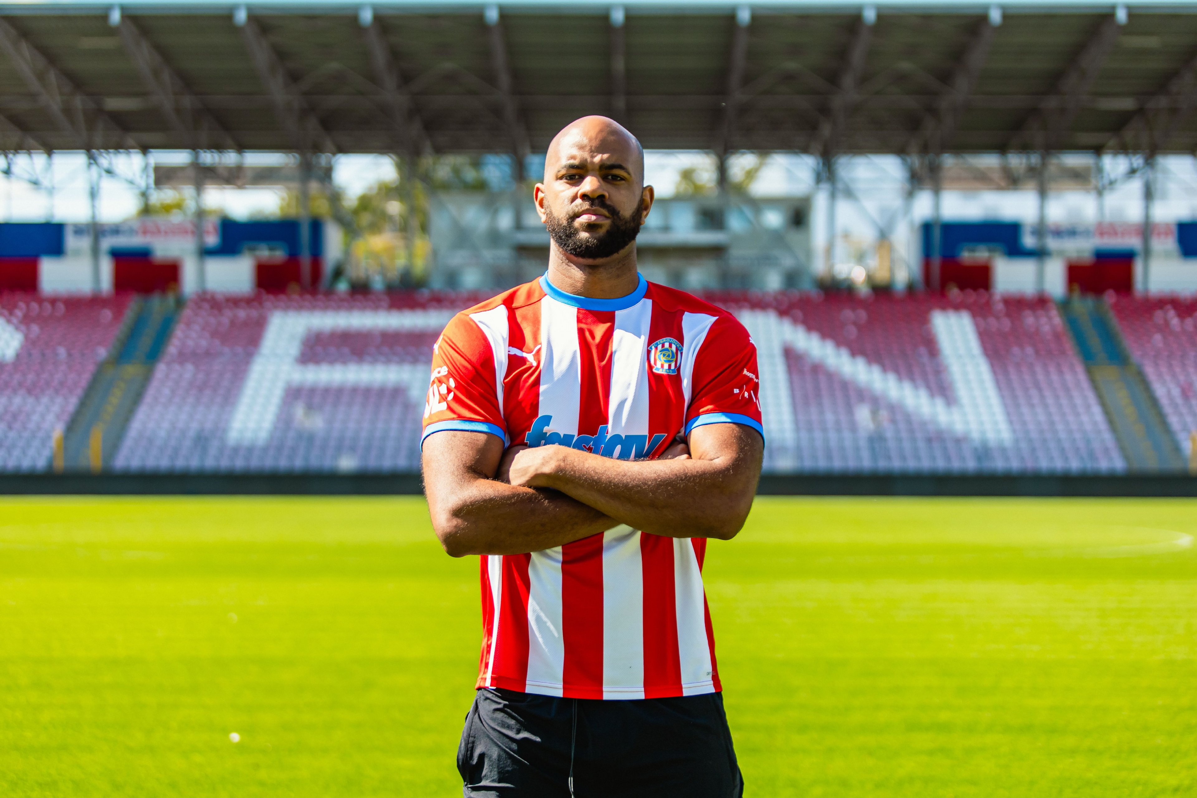 Zbrojovka hl�s� posilu do �toku, p�ich�z� kanon�r Rigino Cicilia