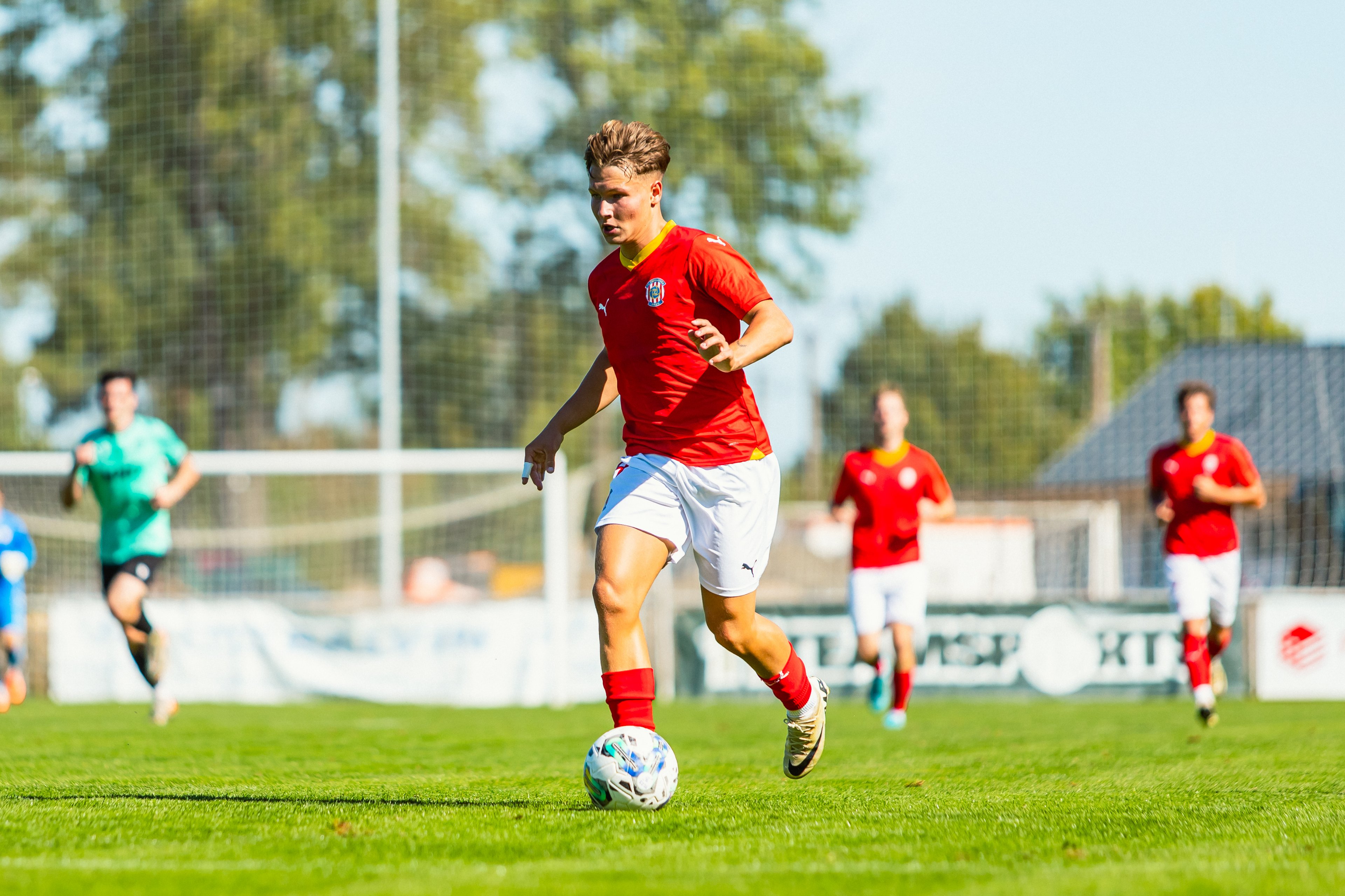 Rezervn� t�my Zbrojovky a Slov�cka si rozd�lily body po �estig�lov� p�est�elce