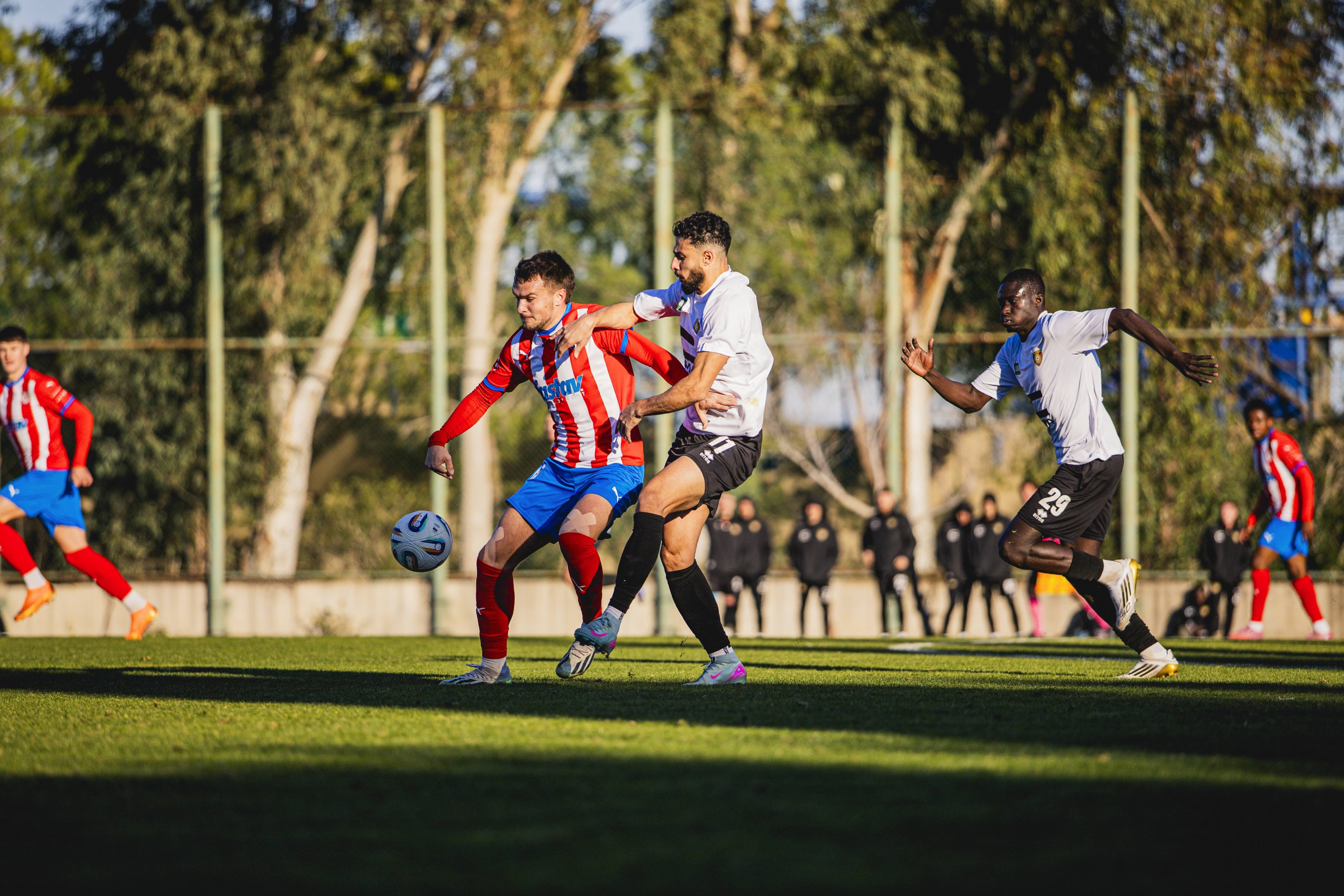 Zbrojovka d�ky kr�sn�m g�l�m porazila FC Ballkani, v posledn� minut� rozhodl Gjorgievski