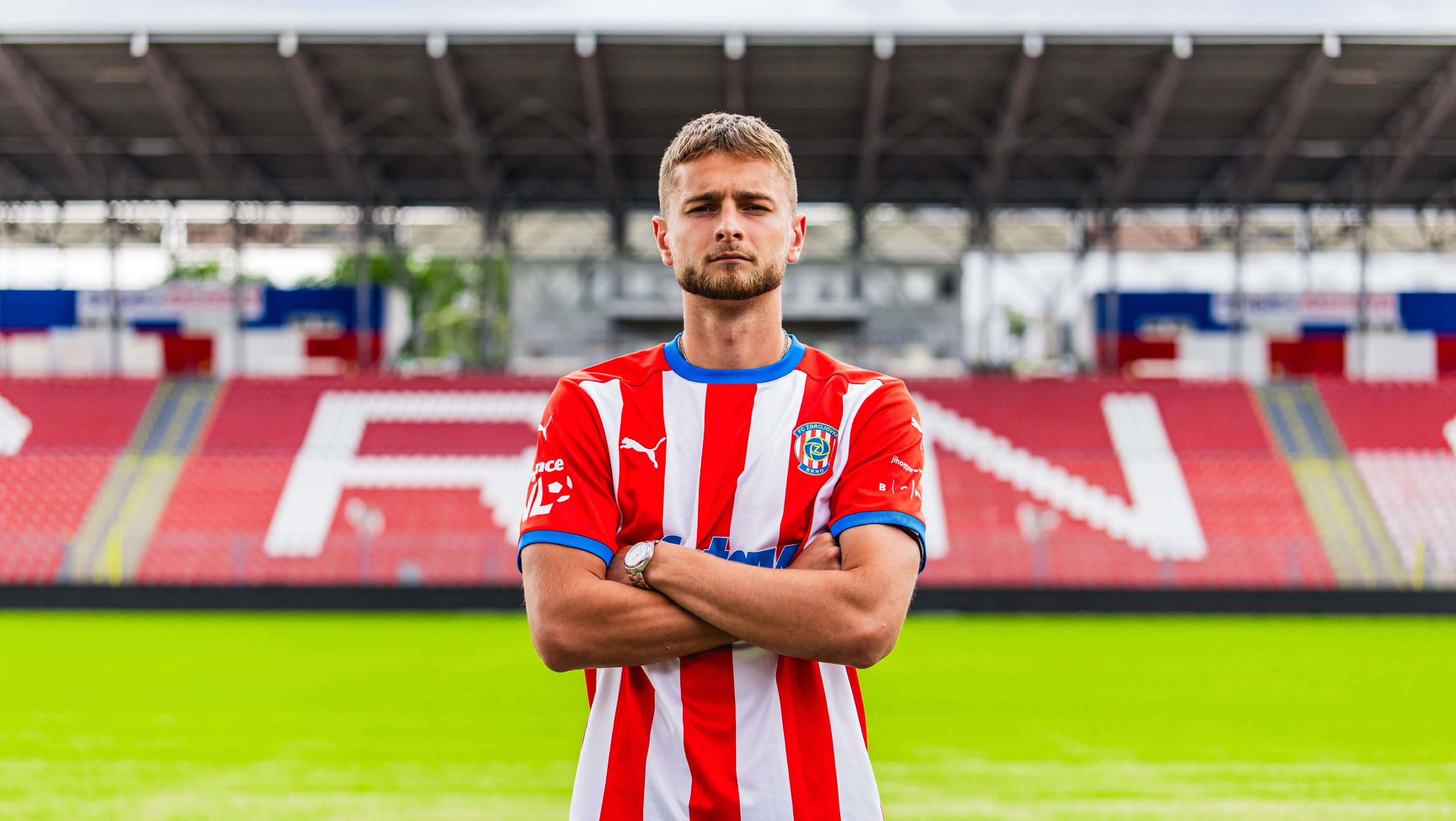 Mlad� stoper Eric Hunal se stal dal�� posilou Zbrojovky Brno