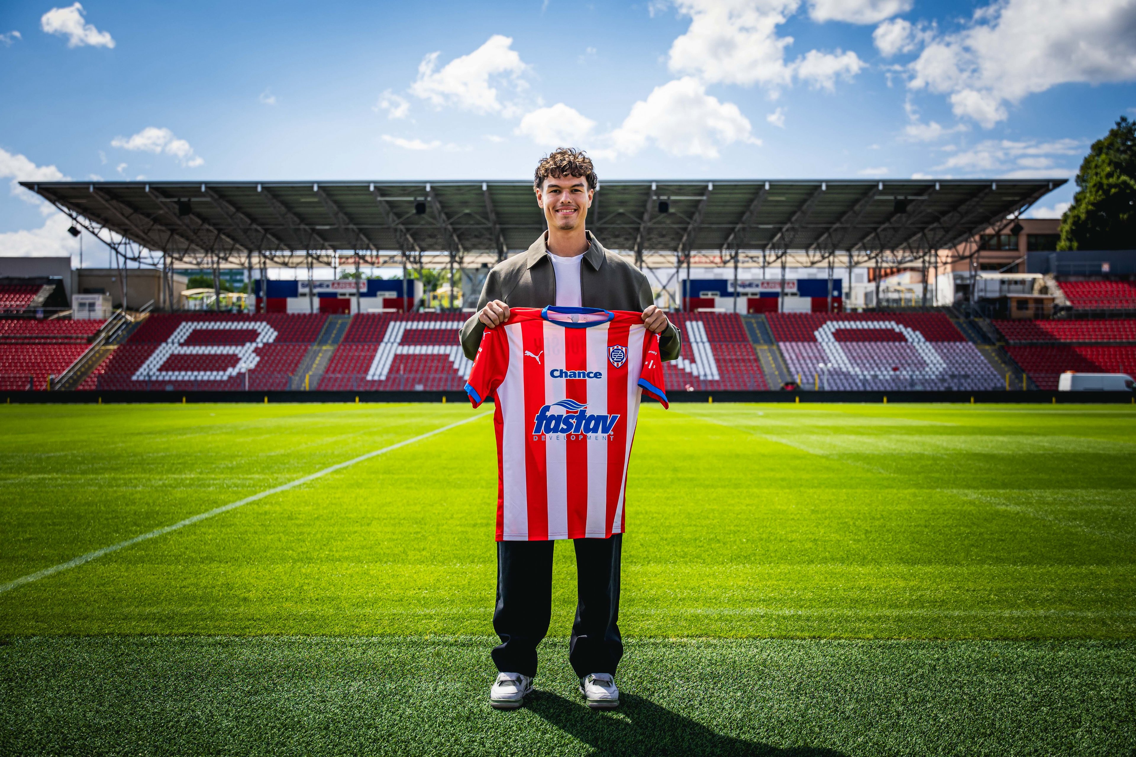 Z�lo�n�k Lukas Saal prodlou�il smlouvu ve Zbrojovce Brno