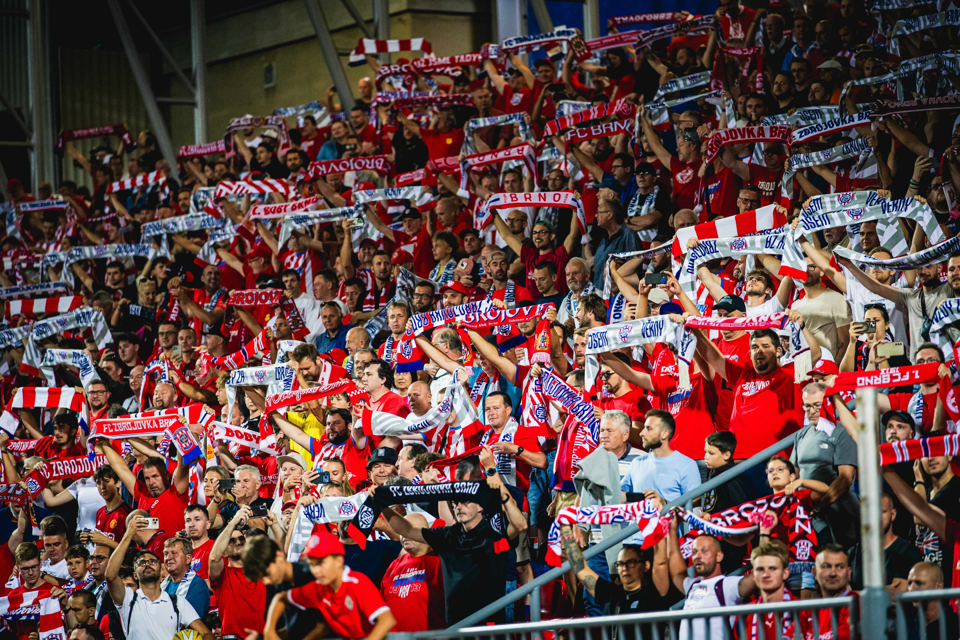 Nabit� fanz�na, pln� stadion a atraktivn� soupe�. Informace pro fanou�ky k utk�n� proti Liberci