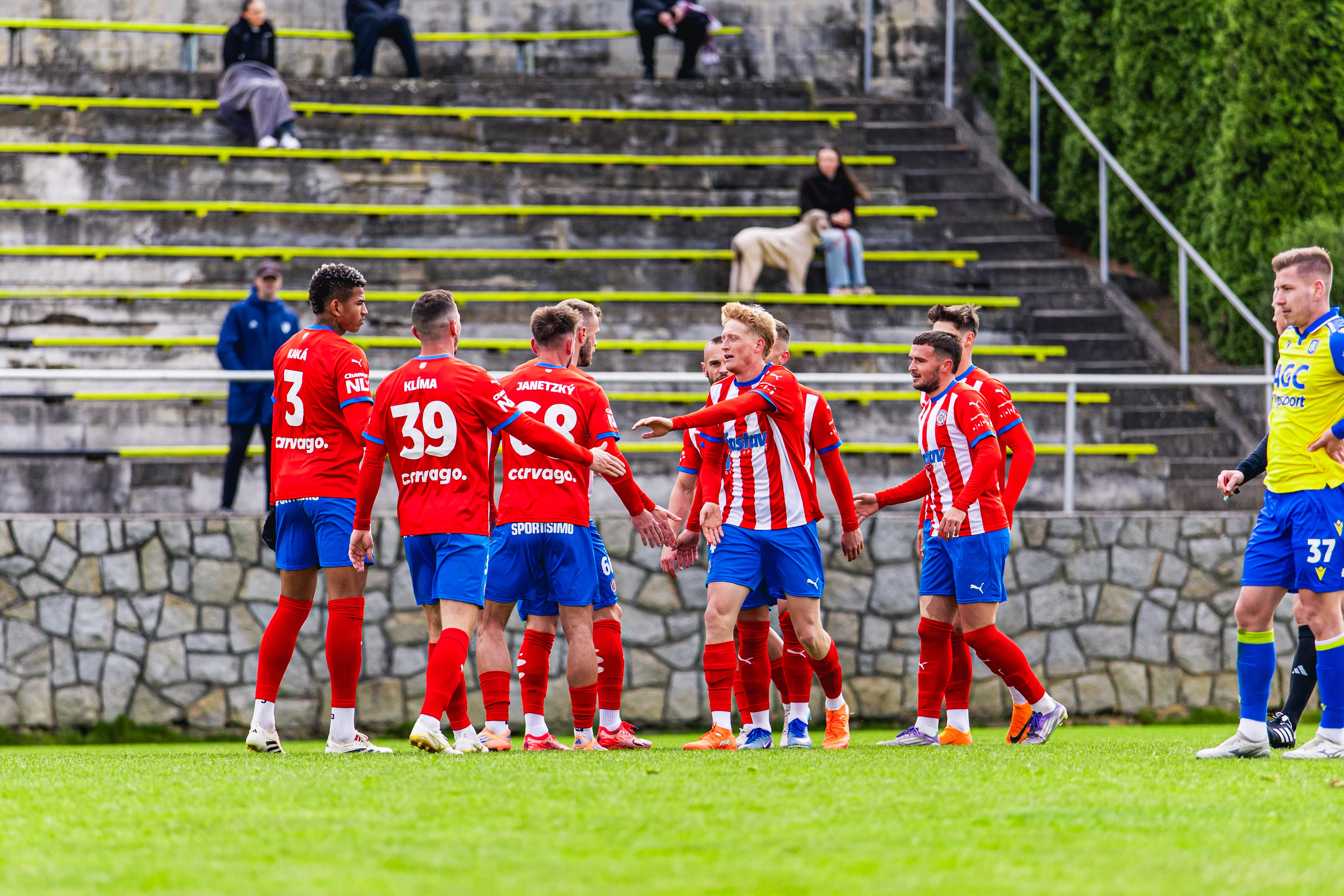 Zbrojovka pokra�uje na v�t�zn� vln�. V�hru nad Teplicemi v p��pravn�m z�pase re��roval Velich  