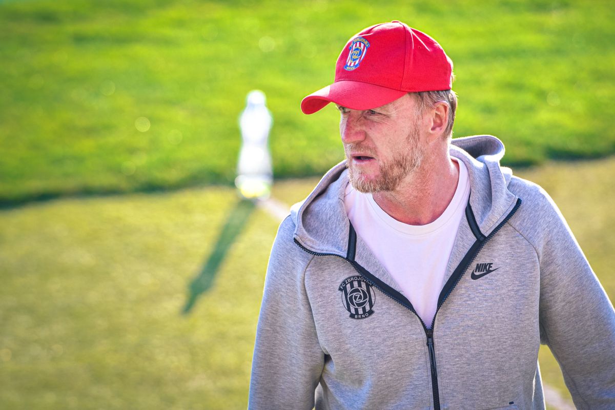 Tren�r Dost�lek po utk�n� v Pardubic�ch