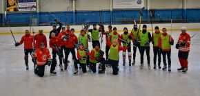 VIDEO: Z tr�vn�ku na led. Hr��i Zbrojovky si dnes zahr�li hokej