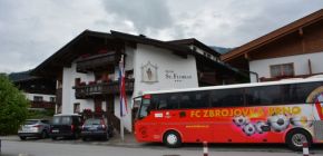 Soupe�i v letn� p��prav� - na �vod Blansko, v gener�lce Stuttgart