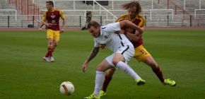 Dvakr�t dva. �ezn��ek p�l�, Zbrojovka v�t�z� - po Slov�cku to odnesla i Dukla