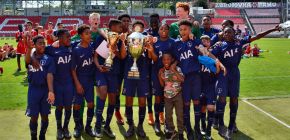 VIDEO: 14. ro�n�k turnaje O poh�r prim�tora ovl�dl Tottenham!