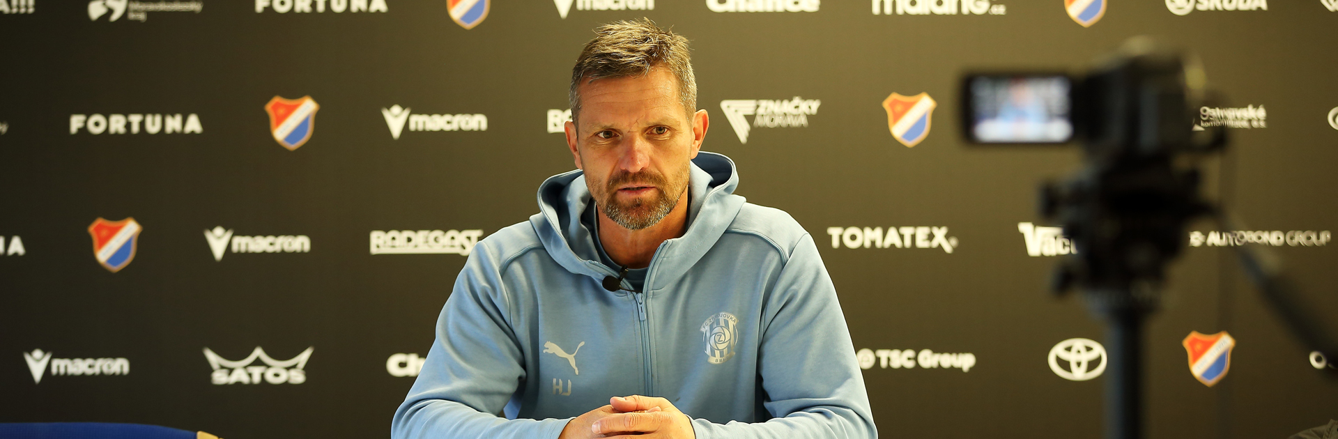 Jaroslav Hynek: Mus�m t�m pochv�lit za to, jak utk�n� zvl�dl