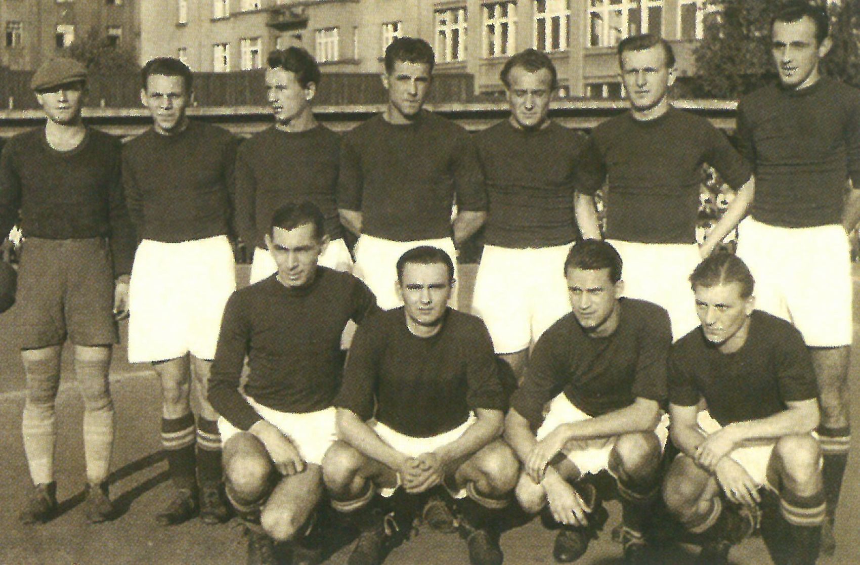 Z HISTORIE: Dva z�pasy ve dvou dnech v roce 1943