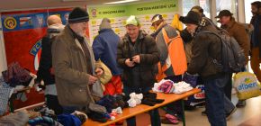 VIDEO: Den nad�je. Zbrojovka pom�hala lidem v soci�ln� nouzi!