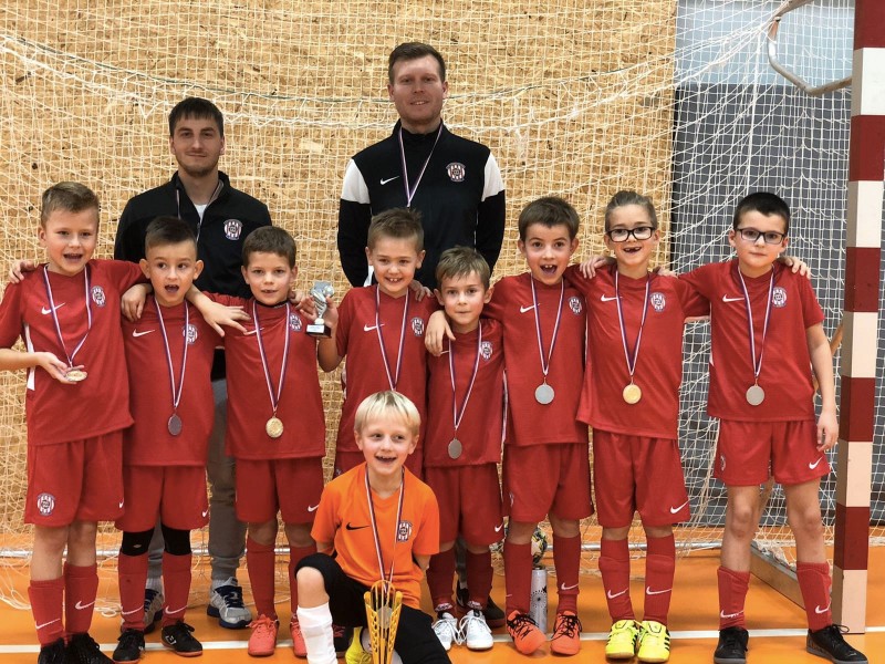 U8: Zbrojovka zv�t�zila na halov�m turnaji v Senici