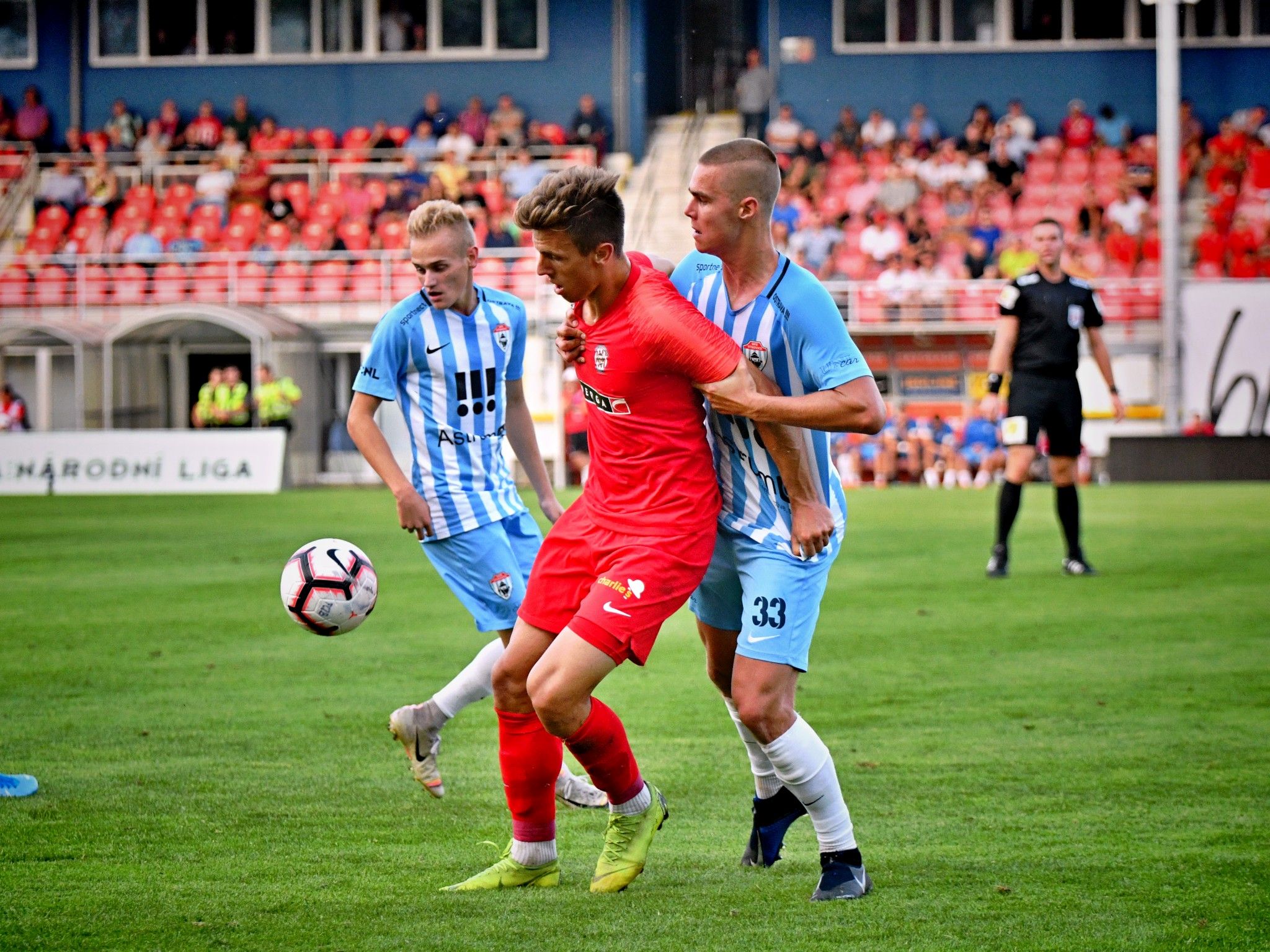 Psychicky n�ro�n� duel Zbrojovka zvl�dla a vyd�ela prvn� dom�c� v�hru