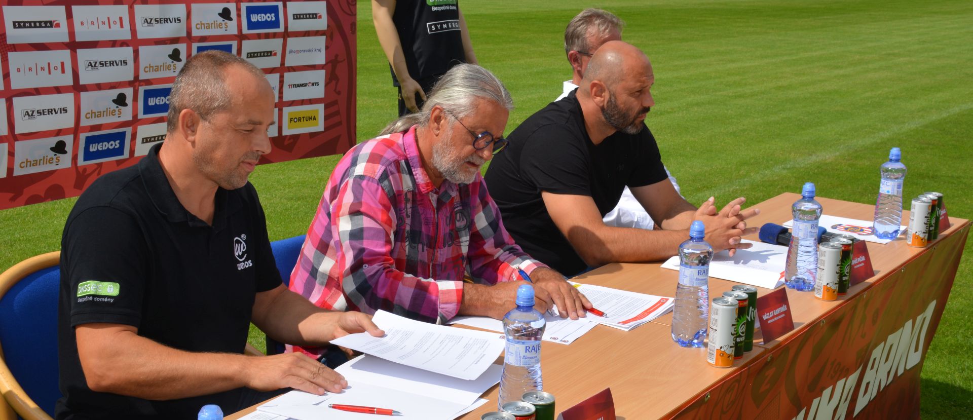 VIDEO: P�edsez�nn� tiskov� konference