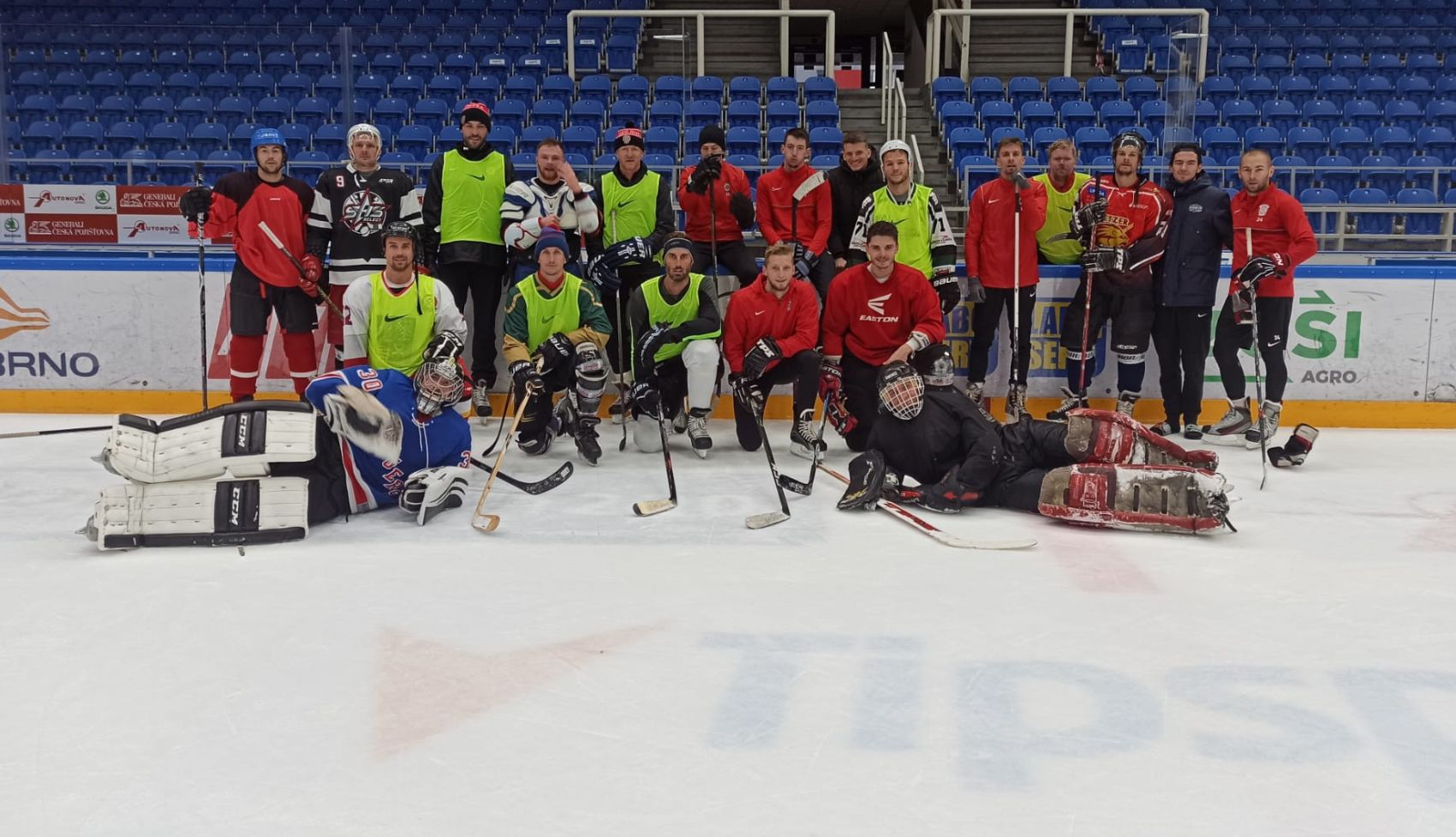 Zbrojov�ci si konec roku op�t zpest�ili hokejem