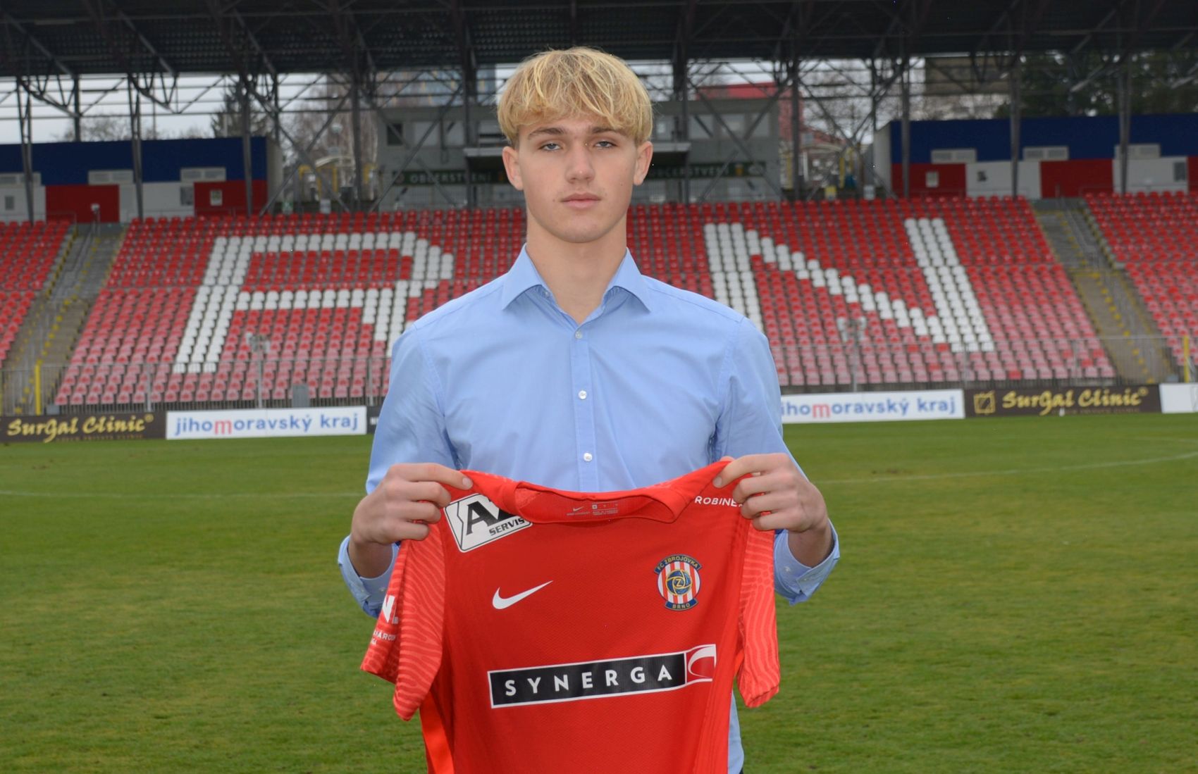 Profesion�ln� smlouvu podepsal dorostenec Podkalsk�