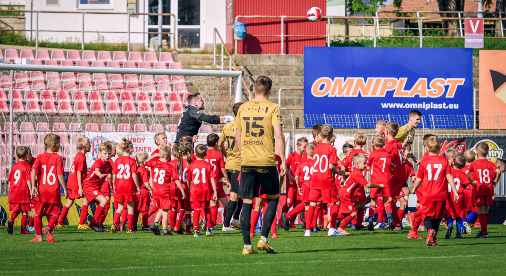 VIDEO: Unik�tn� z�pas - ��ko proti p��pravk�m!