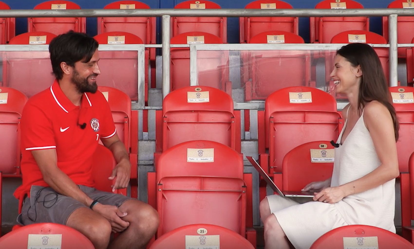 STUDIO FLINTA: Monika B�mov� zpov�d� Pavla Zavadila!