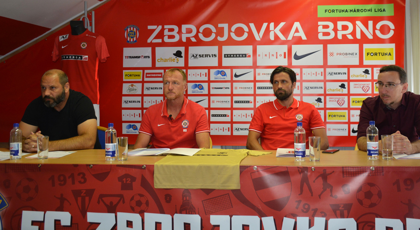 VIDEO: P�edsez�nn� tiskov� konference