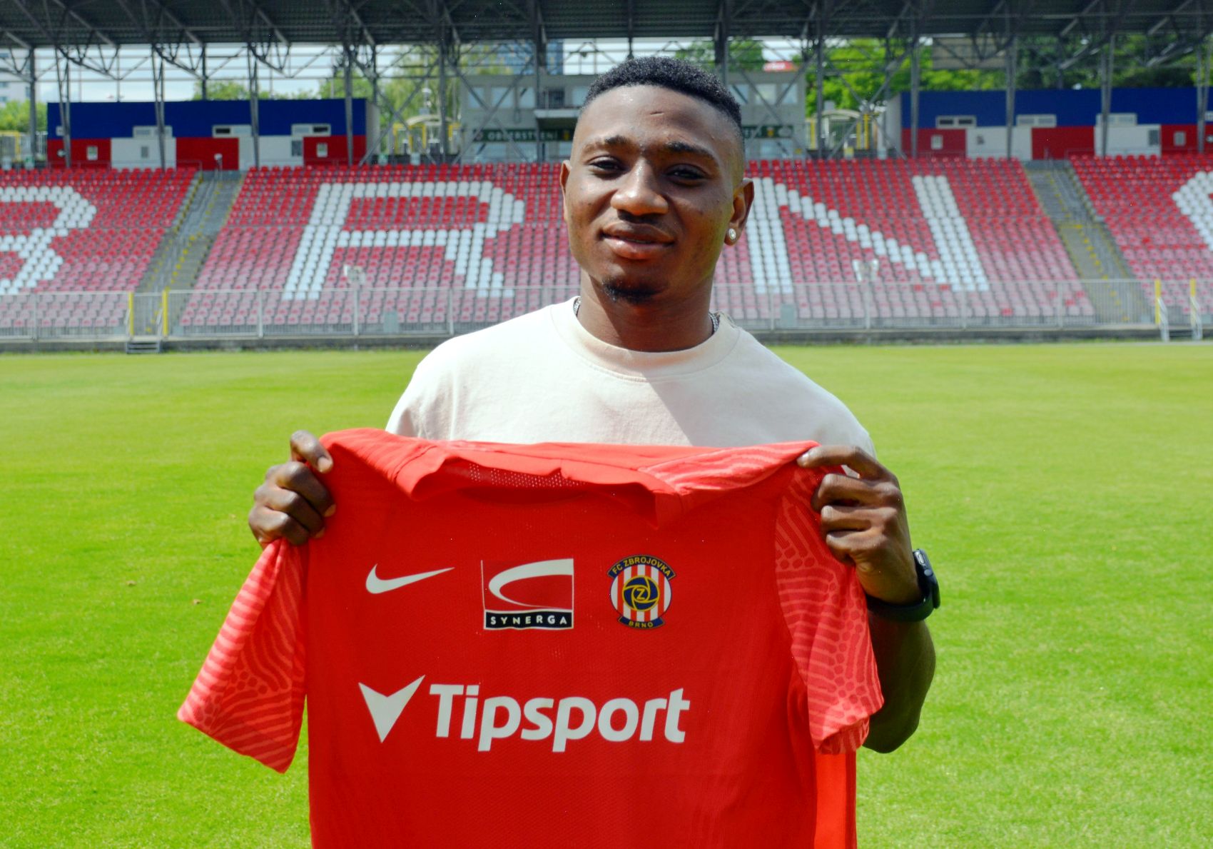 Musa Alli u� je definitivn� hr��em Zbrojovky!