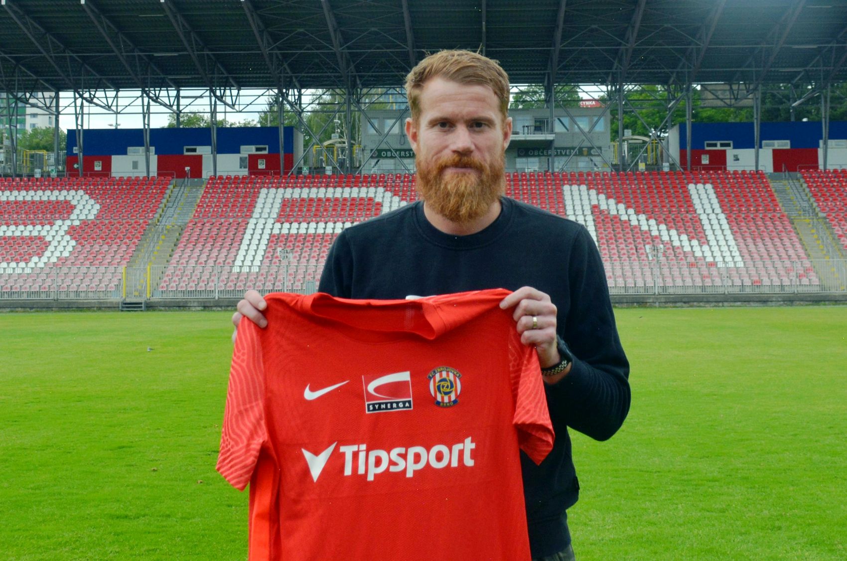 Vlastimil Hrub� u� je definitivn� Zbrojov�kem