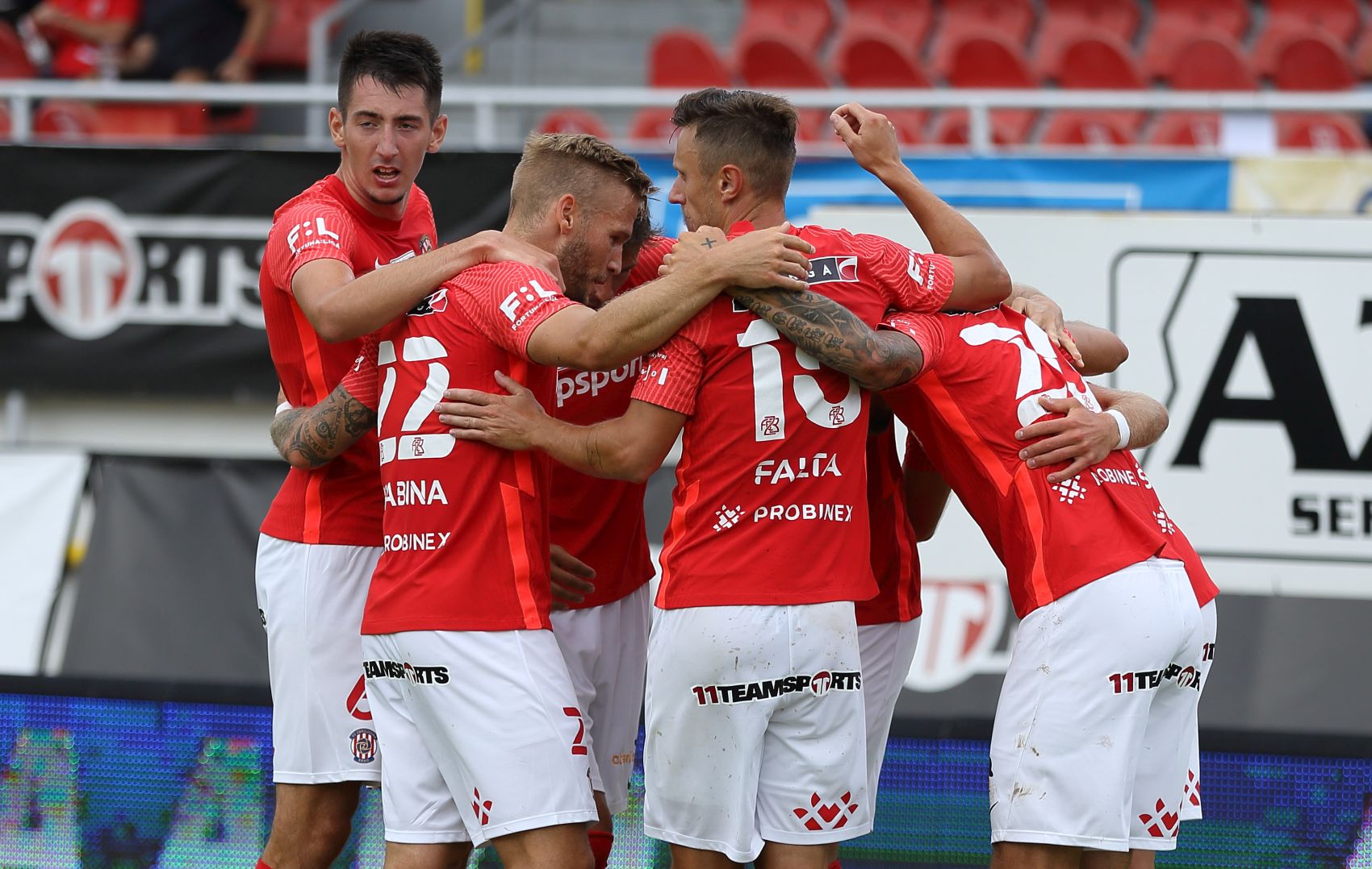 Zbrojovka p�ed osmitis�covou n�v�t�vou remizovala se Slov�ckem