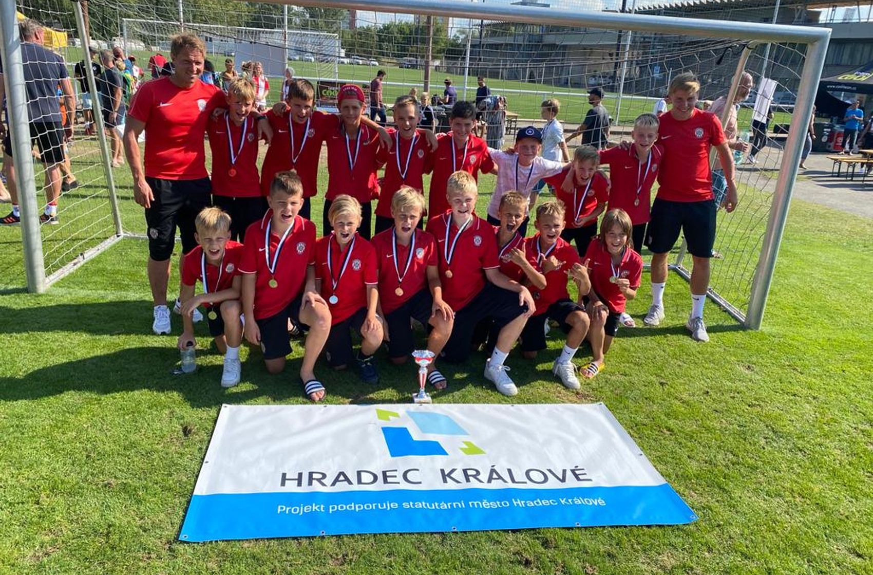 U12: Druh� m�sto na turnaji v Hradci Kr�lov�