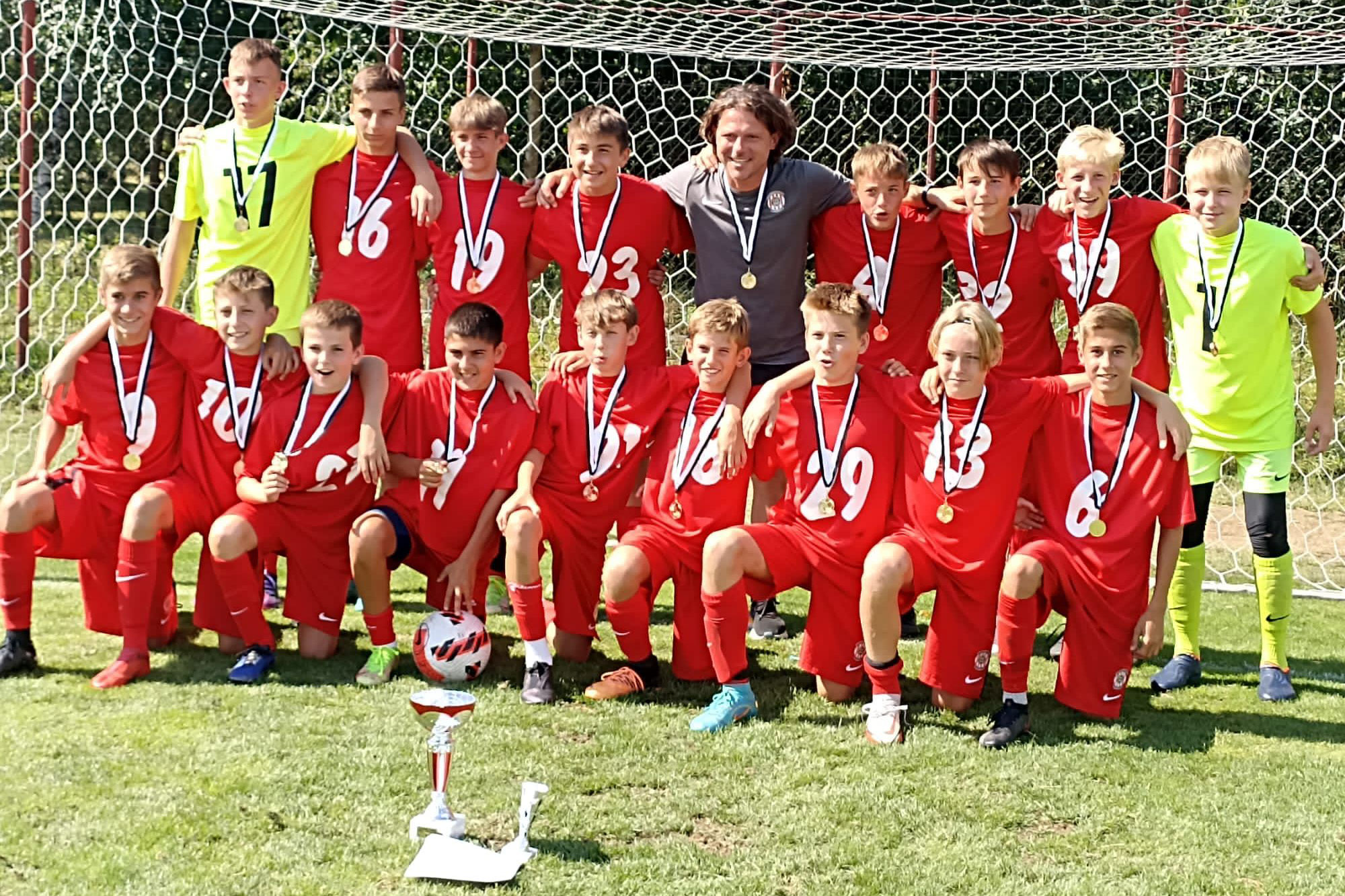 U14: Prvn� m�sto na turnaji v Hradci Kr�lov�