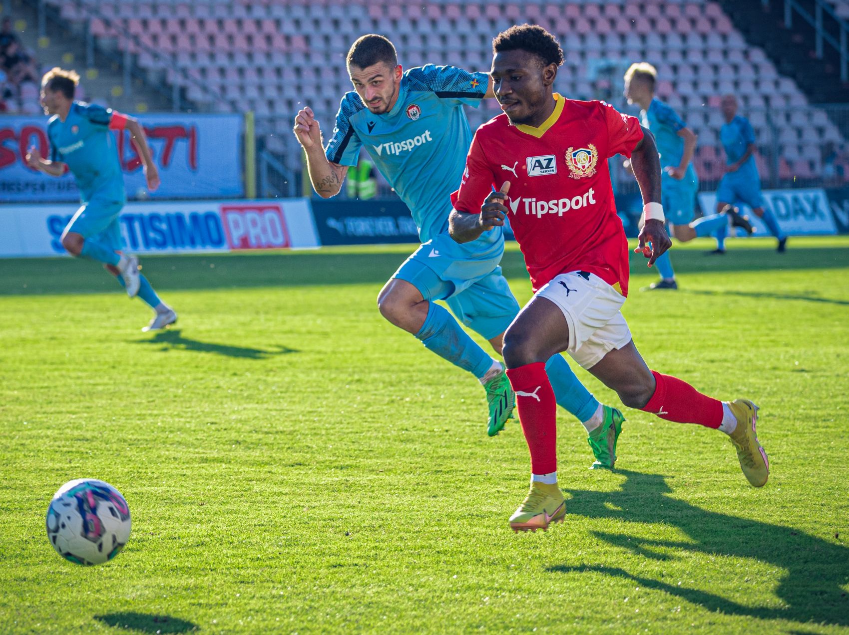 SOUHRN: Zbrojov�ci na hostov�n�