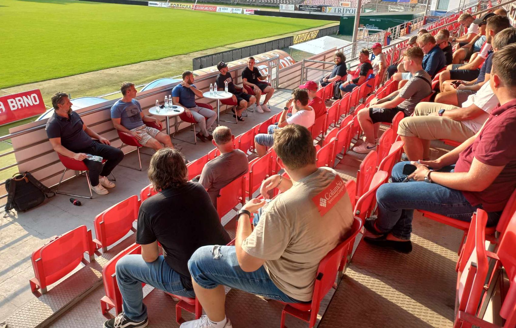 Beseda se z�stupci klubu