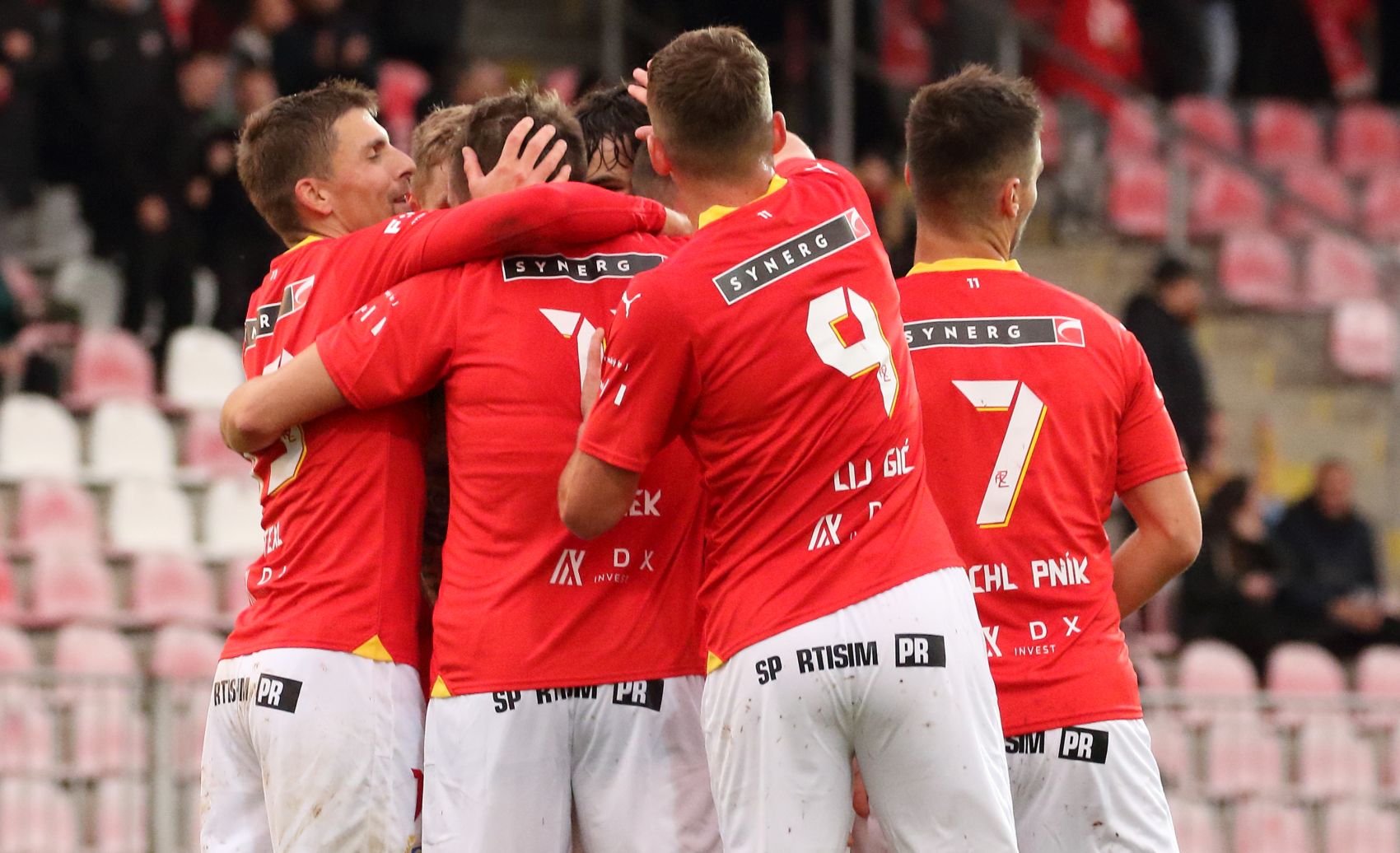 Zbrojovka zdolala L�e�, dvakr�t se trefil Jakub �ezn��ek