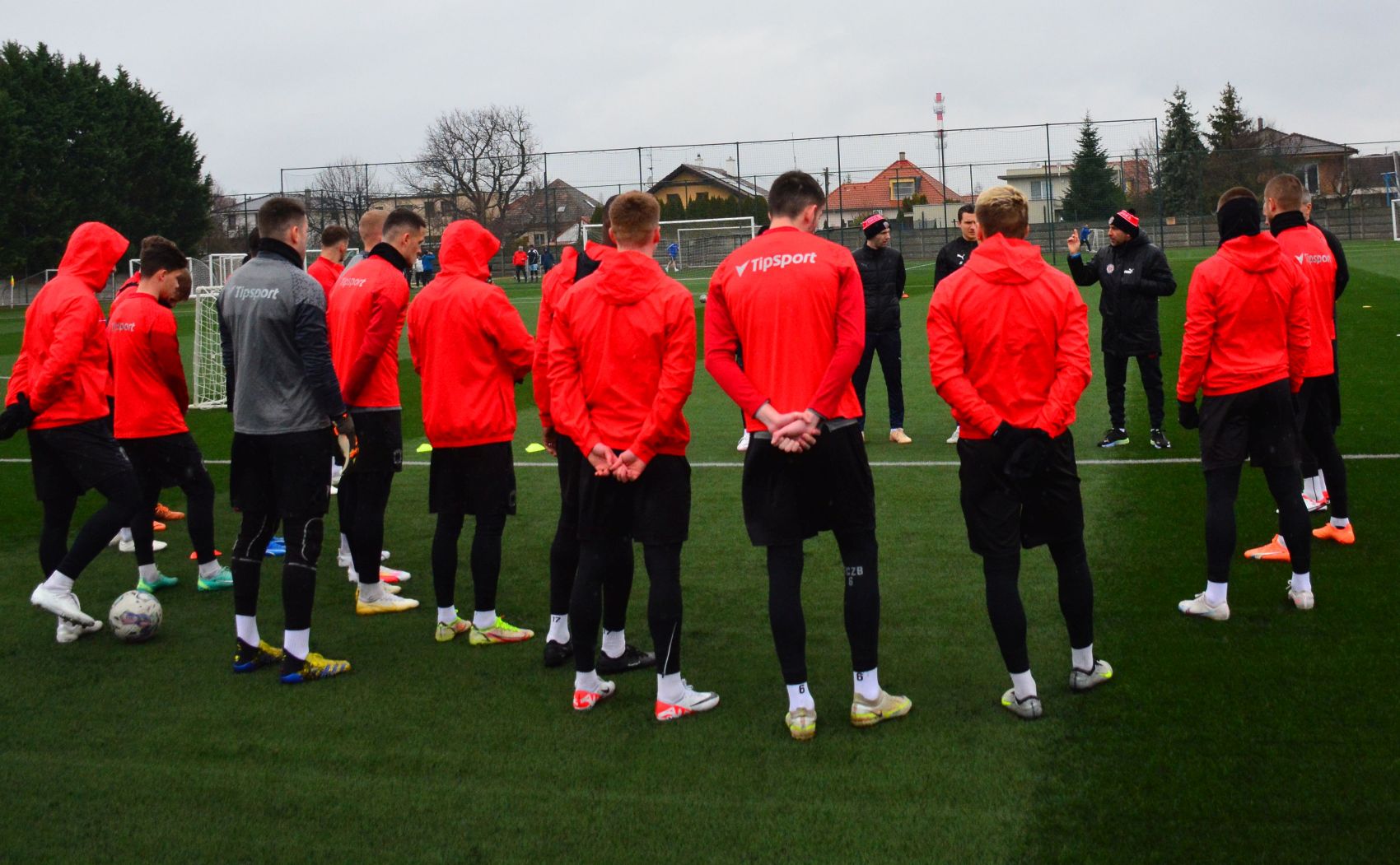 VIDEO: Druh� den na kempu v Senci