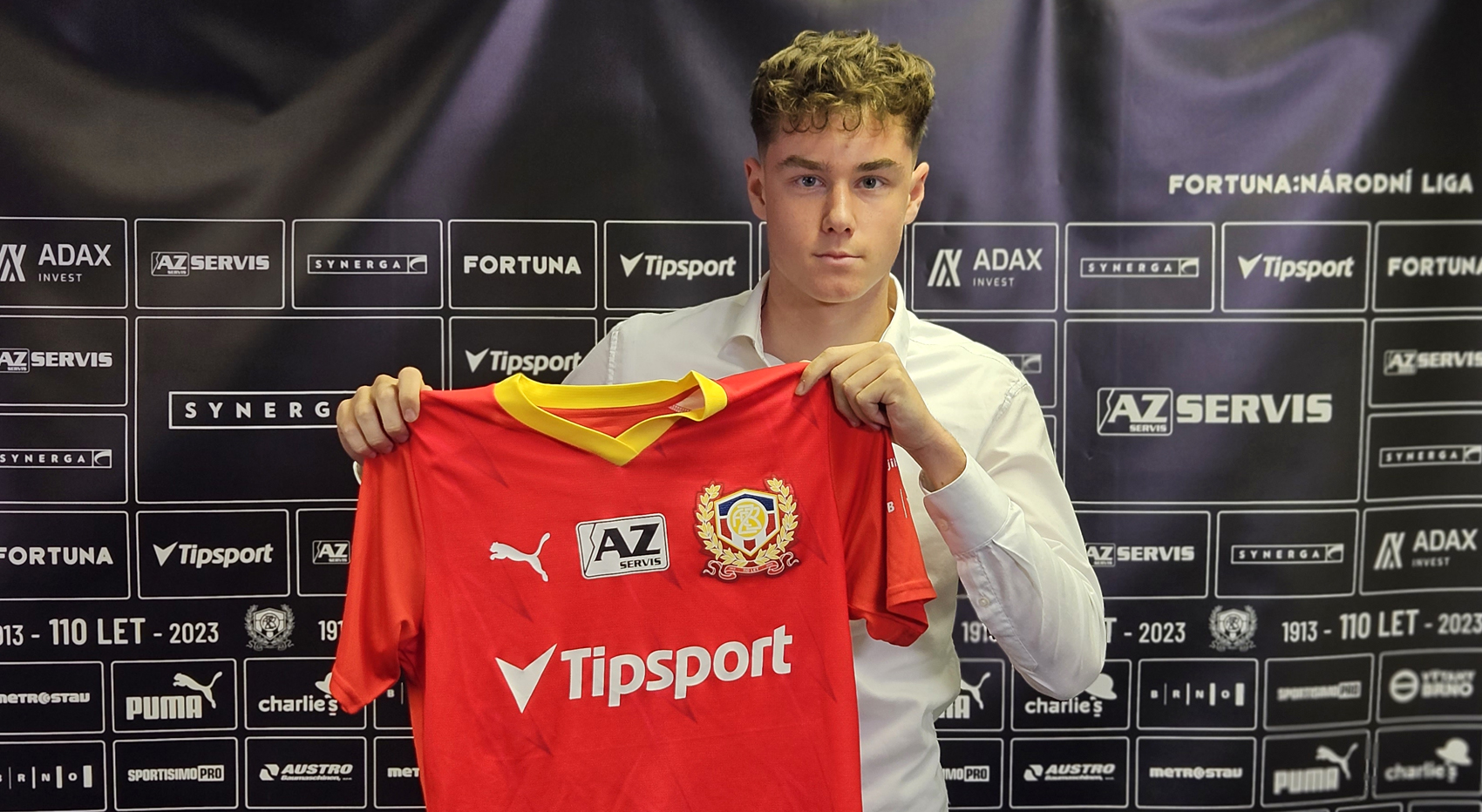 Prvn� smlouvu dnes podepsal dorostenec Marek Sou�ek!