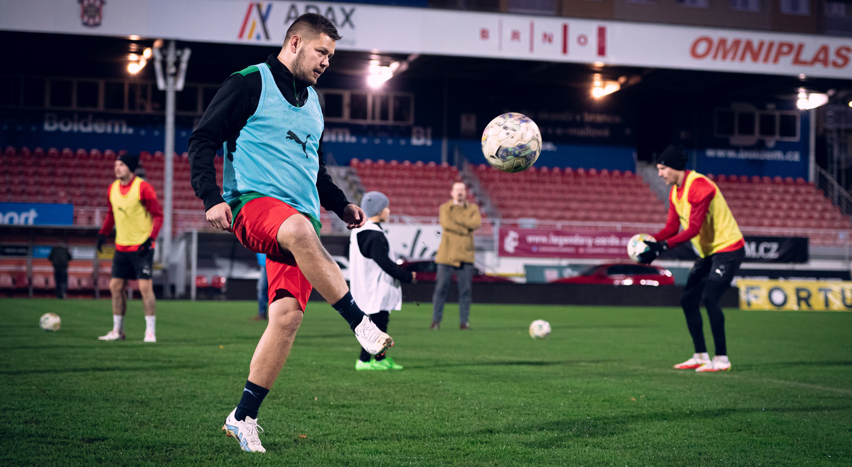 FOTO: P�ed�v�n� v�ro�n�ch sad a spole�n� tr�nink!