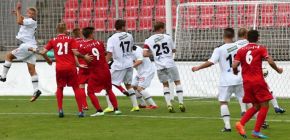 Juniorku �ek� konfrontace s l�drem tabulky - pra�skou Spartou!