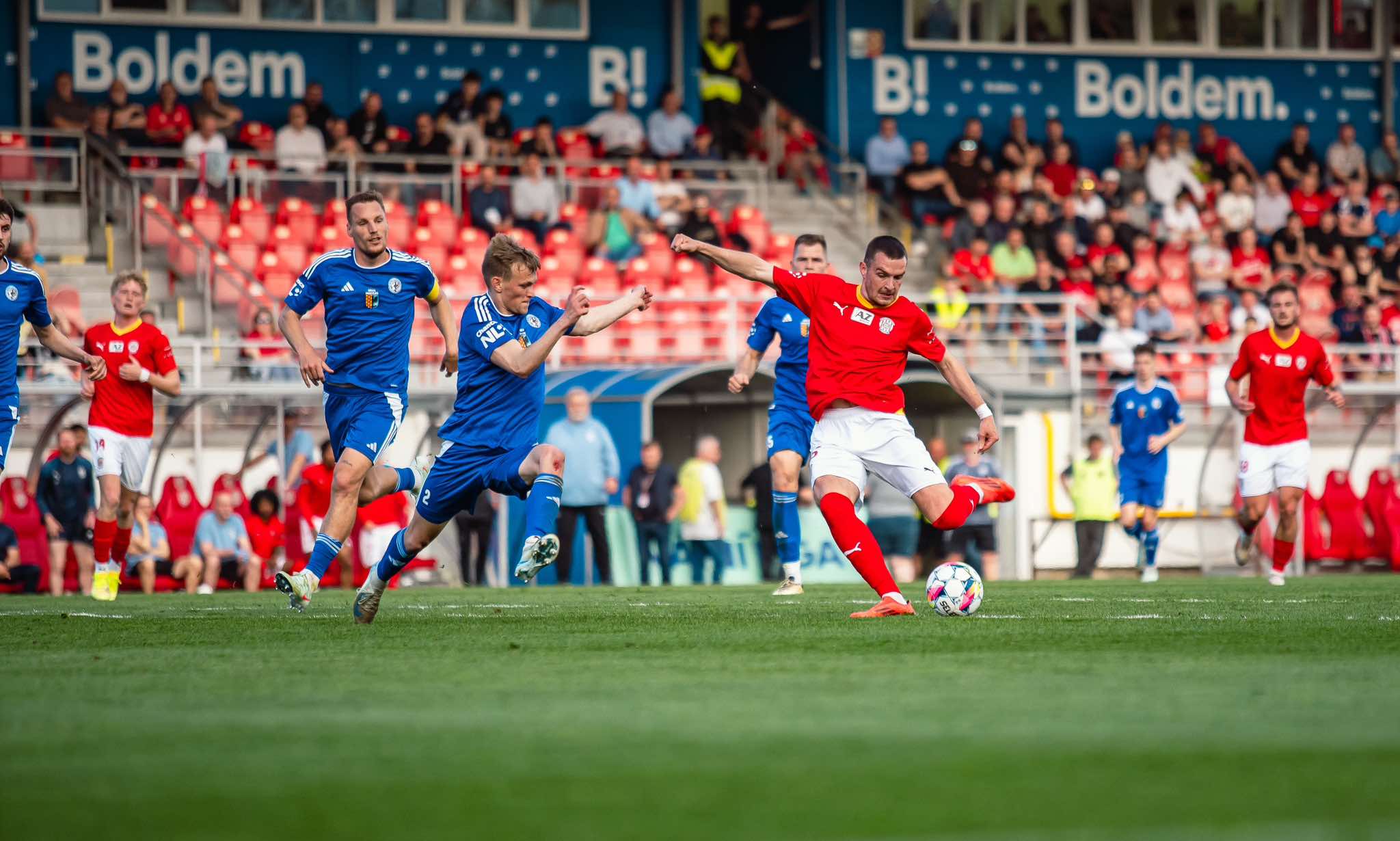 Dom�c� kletba pokra�uje. Zbrojovku srazil s Prost�jovem vlastn� g�l