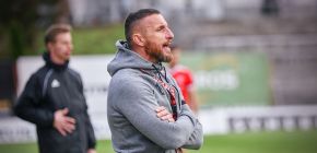 Tren�r �ustr po poh�rov�m utk�n� v Jablonci