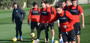 Z �ady �anc� jen b�evno. Zbrojovka se s Maltou lou�� rem�zou