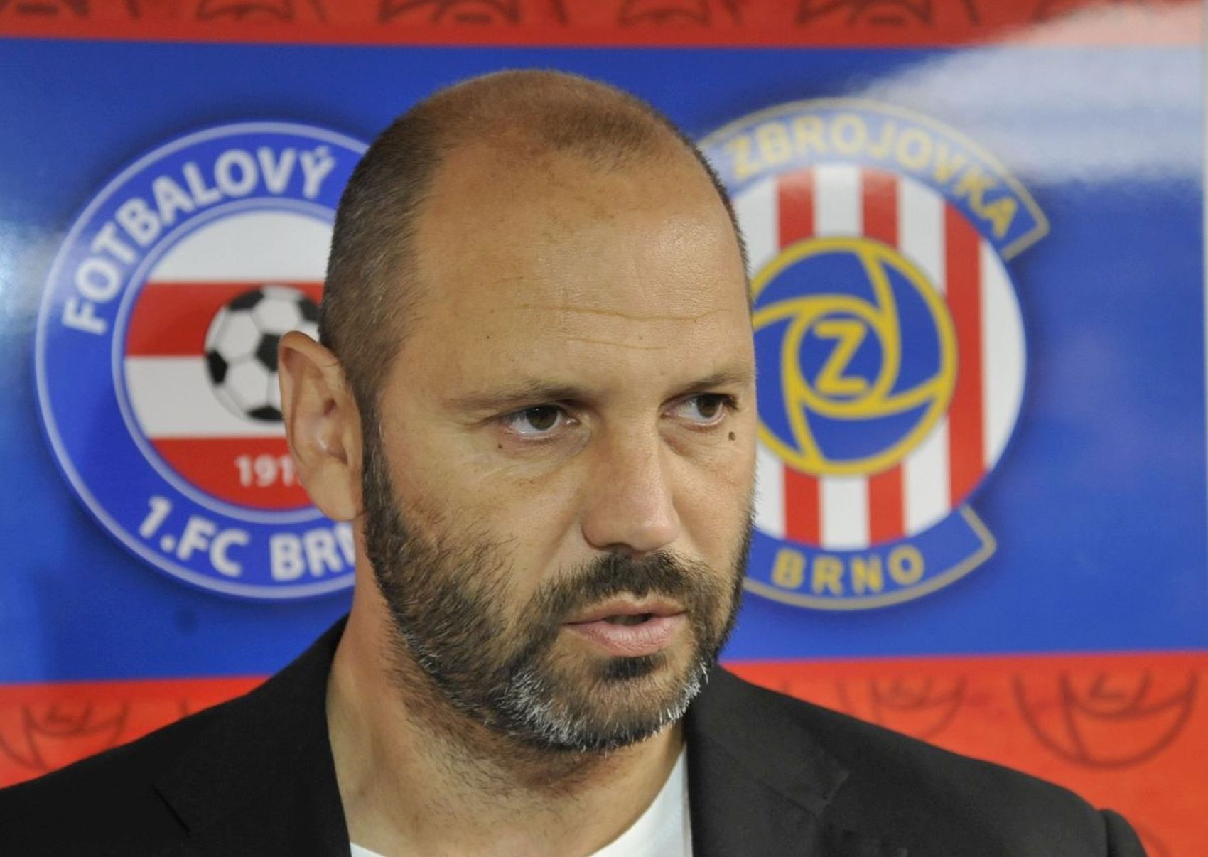 Kone�n� m�me jistotu, oddechl si sportovn� mana�er Tom� Po��r