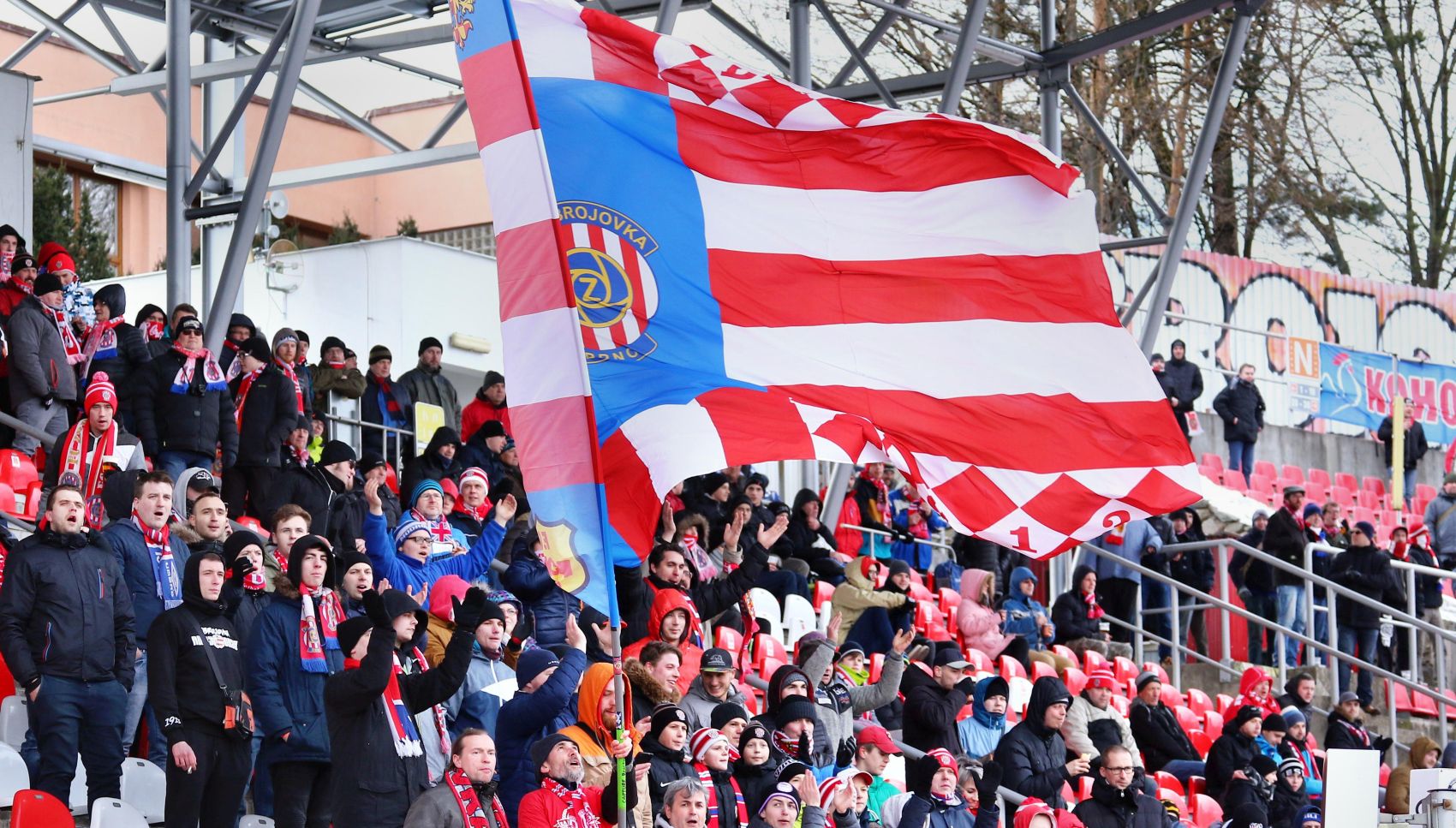 VIDEO: P�edprodej vstupenek na utk�n� s Bohemians