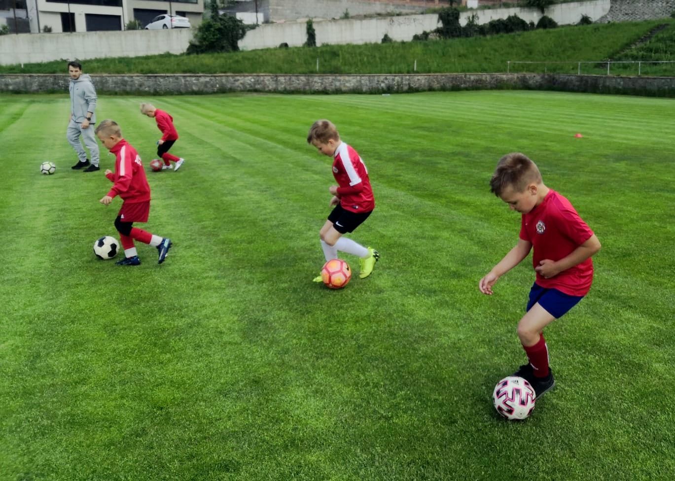 S tr�ninkem postupn� za��n� i zbrojov�ck� ml�de�