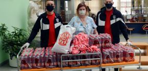 Hr��i v r�mci Zbrojov�ck� v�zvy darovali rou�ky a n�poje D�tsk� nemocnici