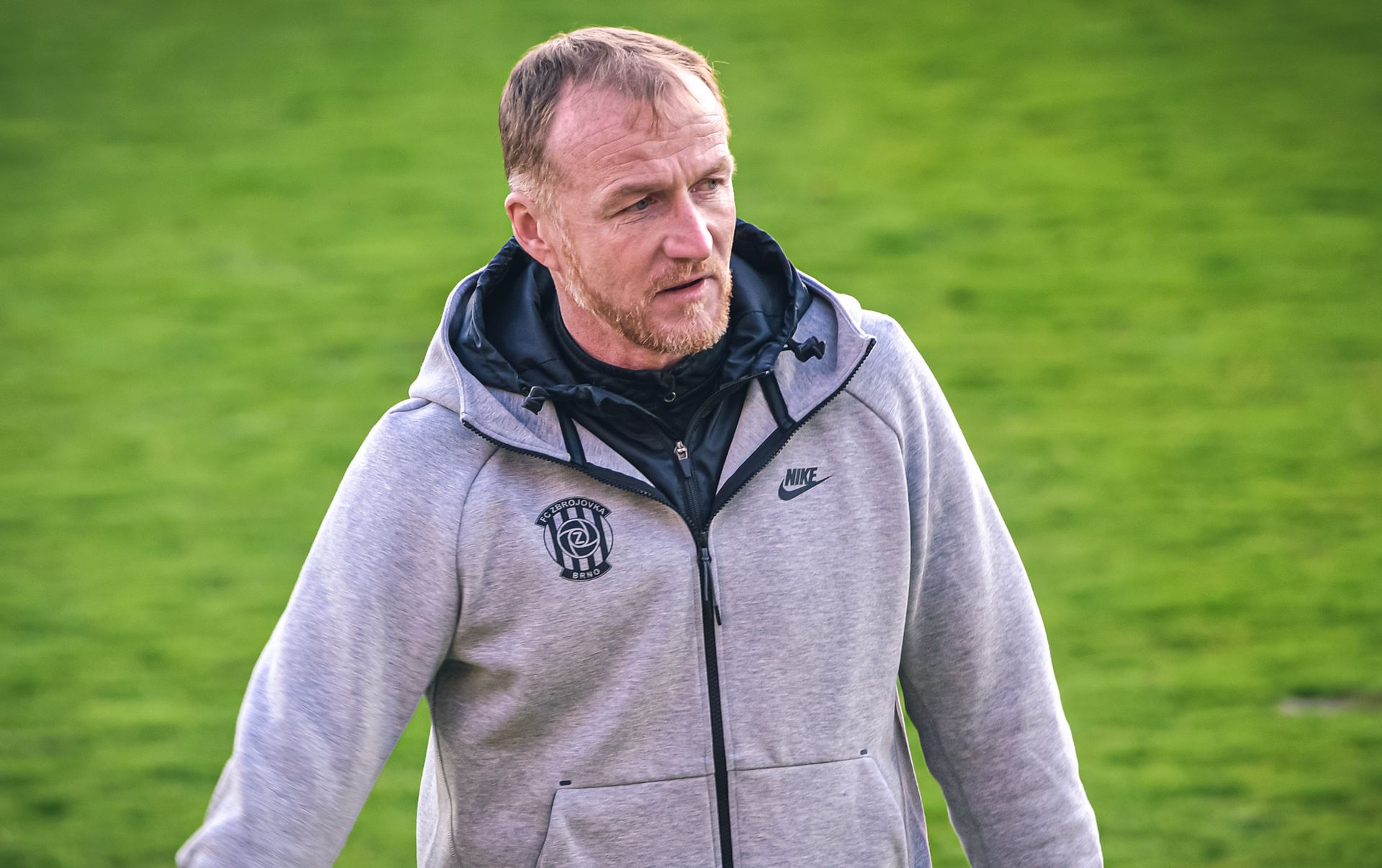 Tren�r Dost�lek po utk�n� na Spart�