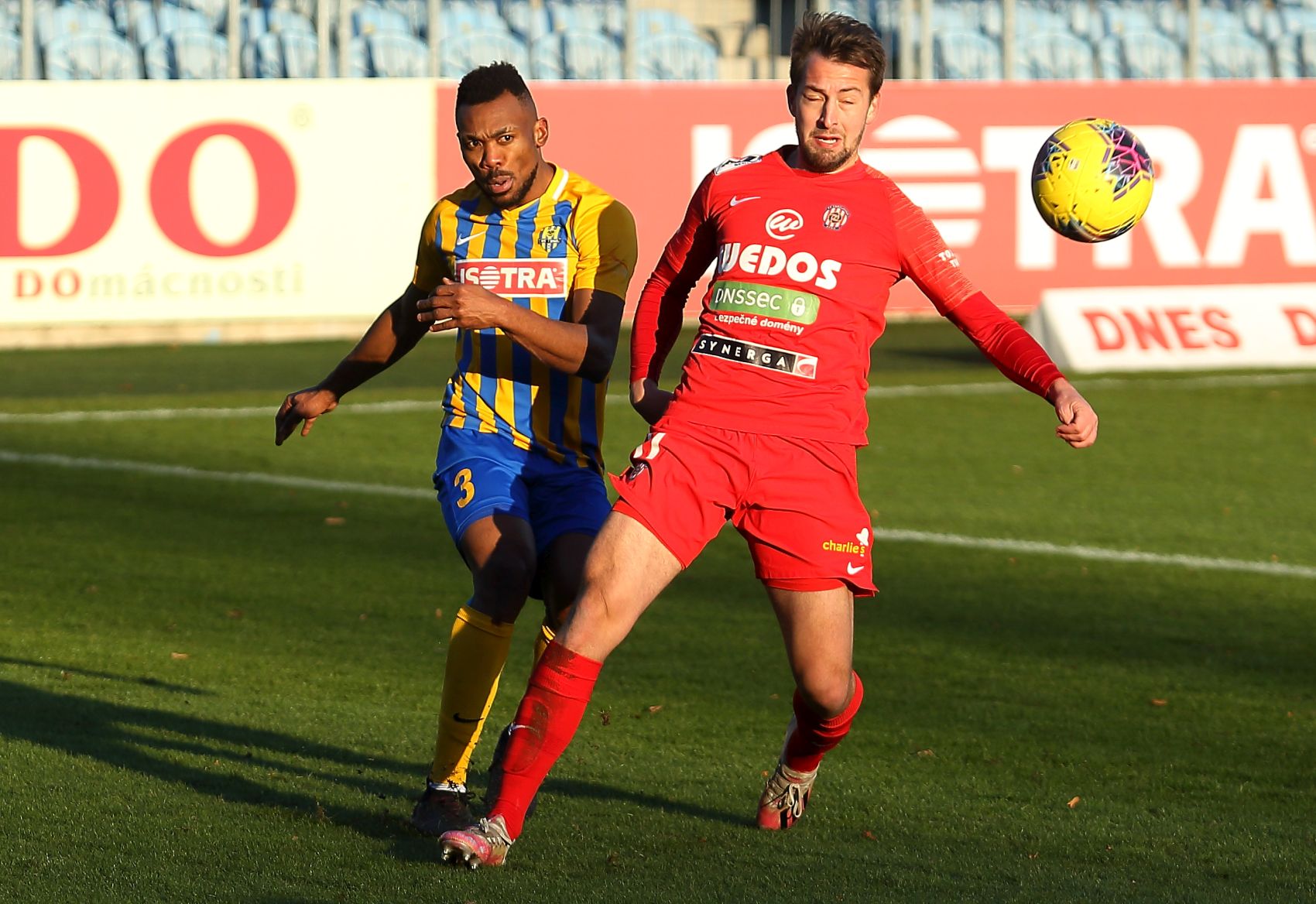 Sedyho mus�m pochv�lit, usm�v� se autor v�t�zn� branky Fousek