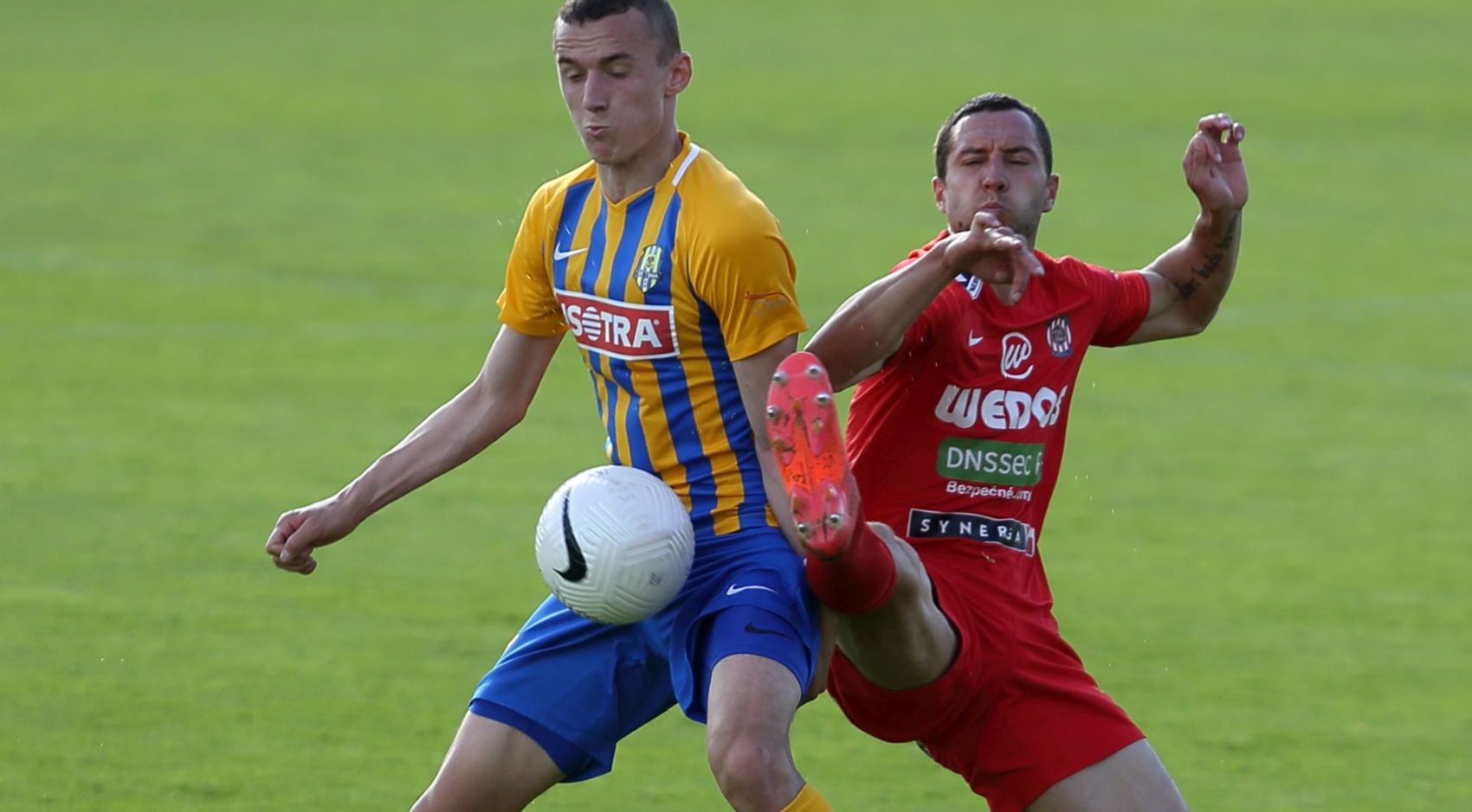 V�t�zn� dom�c� derni�ra. Opavu slo�ili dvoug�lov� Hlad�k s R�skem