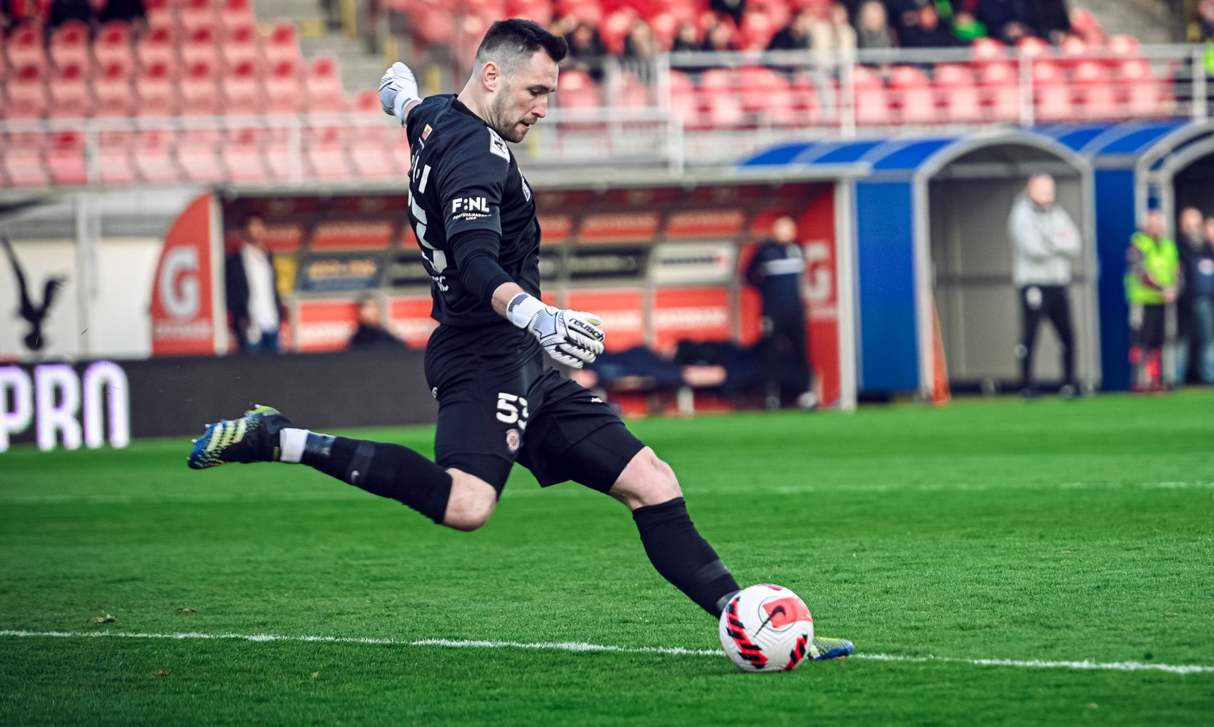 VIDEO: Mus�me to hodit za hlavu a jet d�l, p�eje si Berkovec