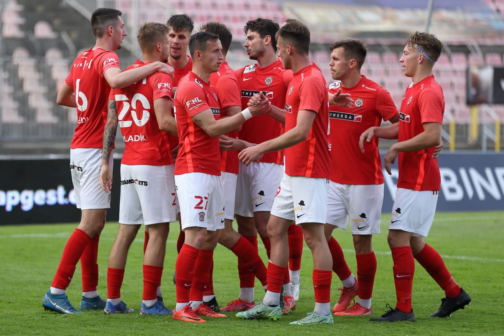 VIDEO: Sest�ih utk�n� s Duklou