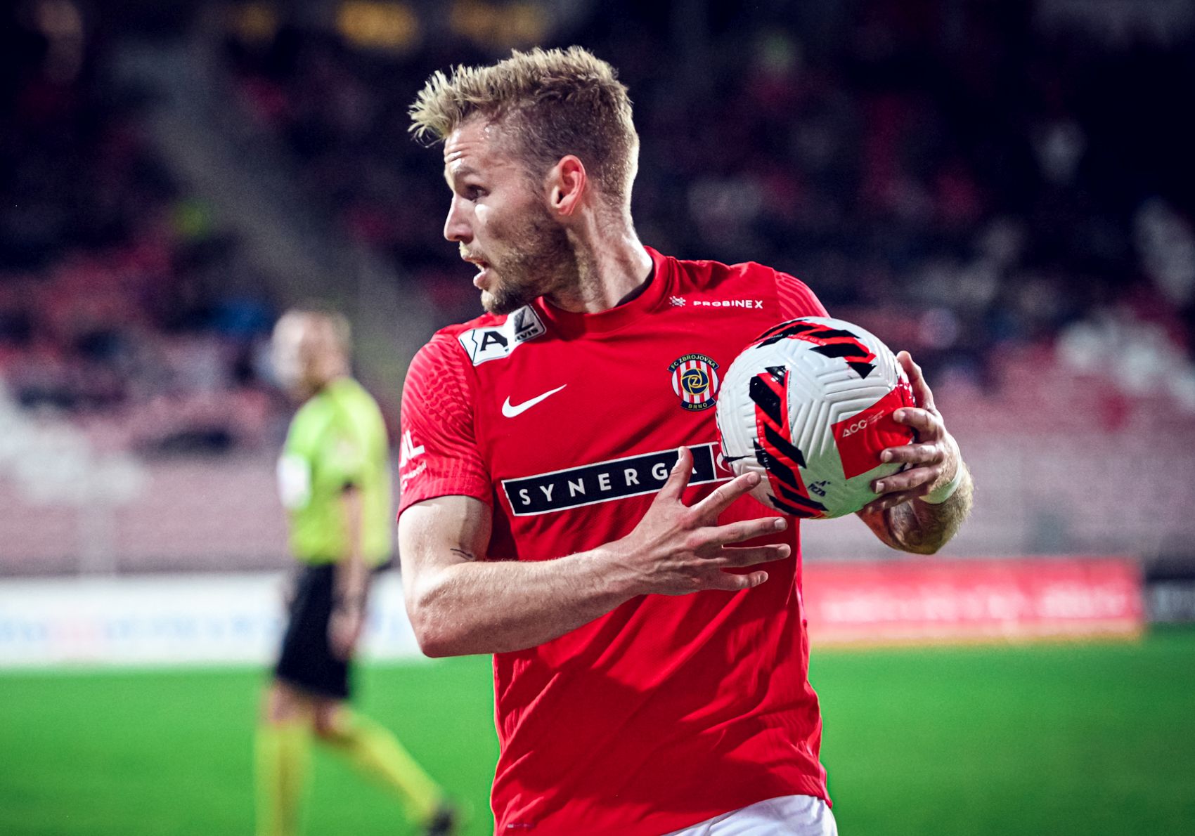 VIDEO: Dokud nic nen� stoprocentn�, nepolevujeme, ��k� obr�nce Hrabina